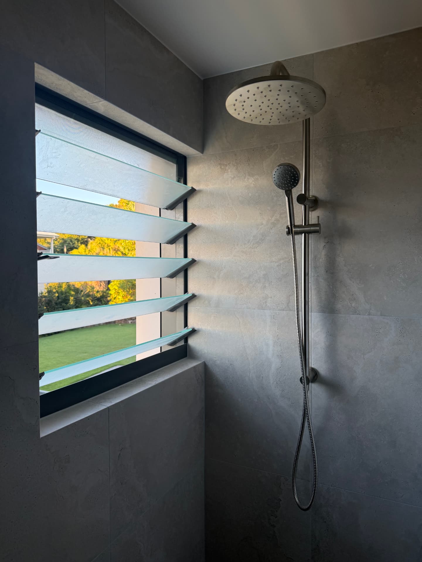 Tiled window reveal & bench detail, tiling by Level Up