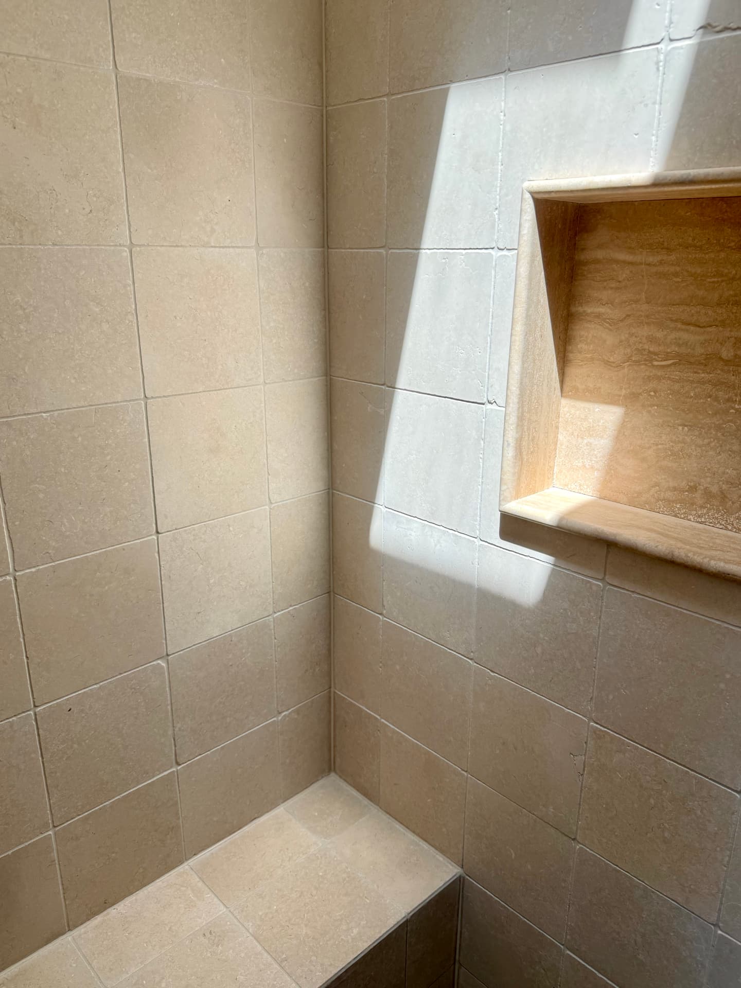 Travertine-look shower detail, tiling by Level Up