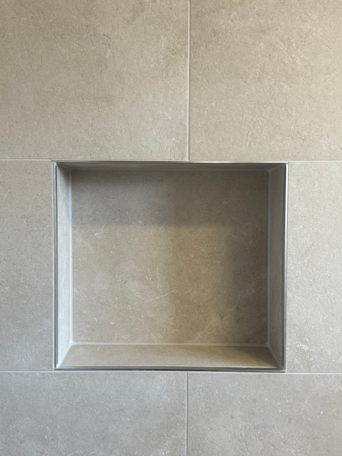 Shower niche detail, tiling by Level Up